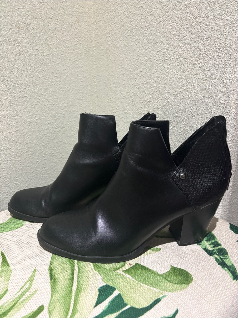Simply Vera Vera Wang Black Leather Ankle Booties with Textured Heel